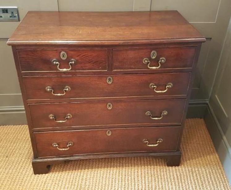 Small George III Oak Chest of Drawers - Image 3