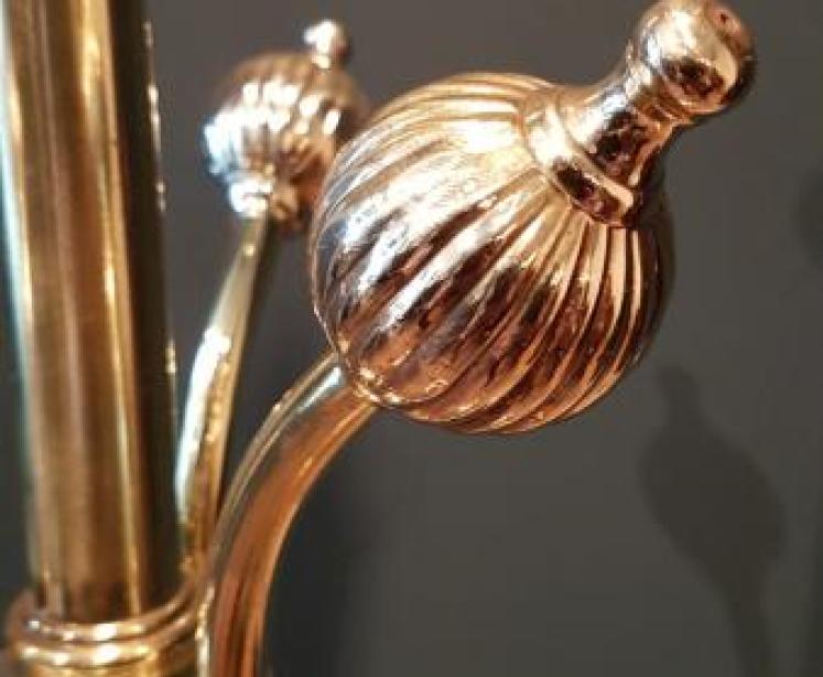 Late Victorian Brass Rise and Fall Lamp Standard - Image 4