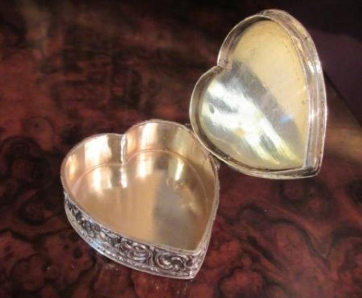 Antique Silver & Mother of Pearl Heart Trinket box - Image 5