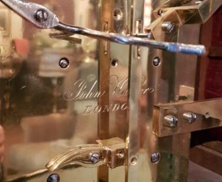 Fine Quality Regency Rosewood Double Fusse Bracket Clock - Image 5