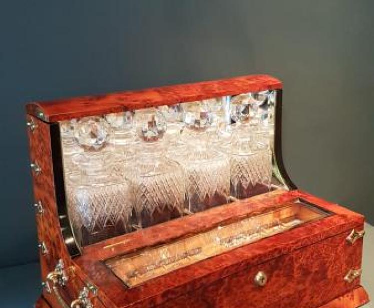Superb Victorian Amboyna Tantalus Box - Image 6