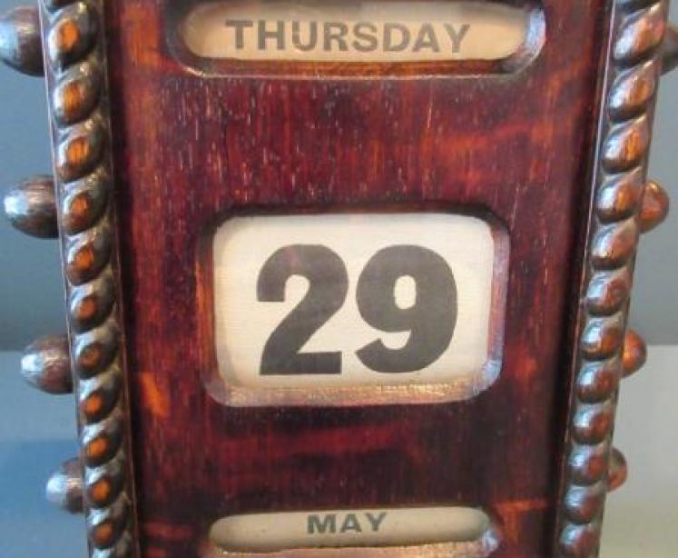 Edwardian Period Oak Perpetual Desk Calendar - Image 5
