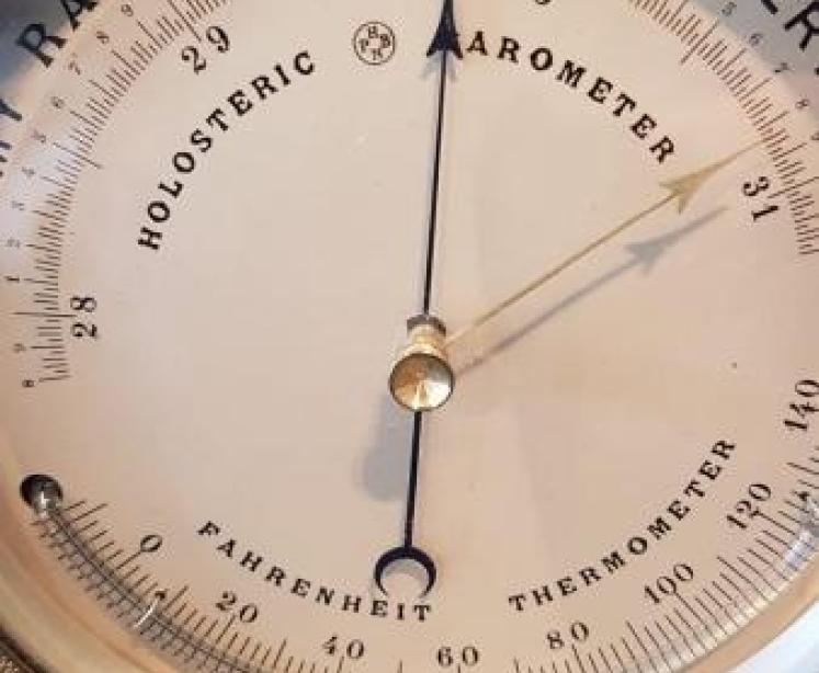 Victorian Brass Cased Marine Barometer with Crescent Thermometer - Image 4