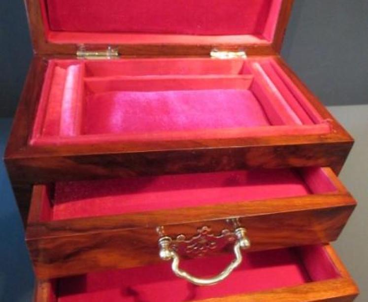 Mid Victorian Figured Walnut Fall Front Jewellery Box - Image 3