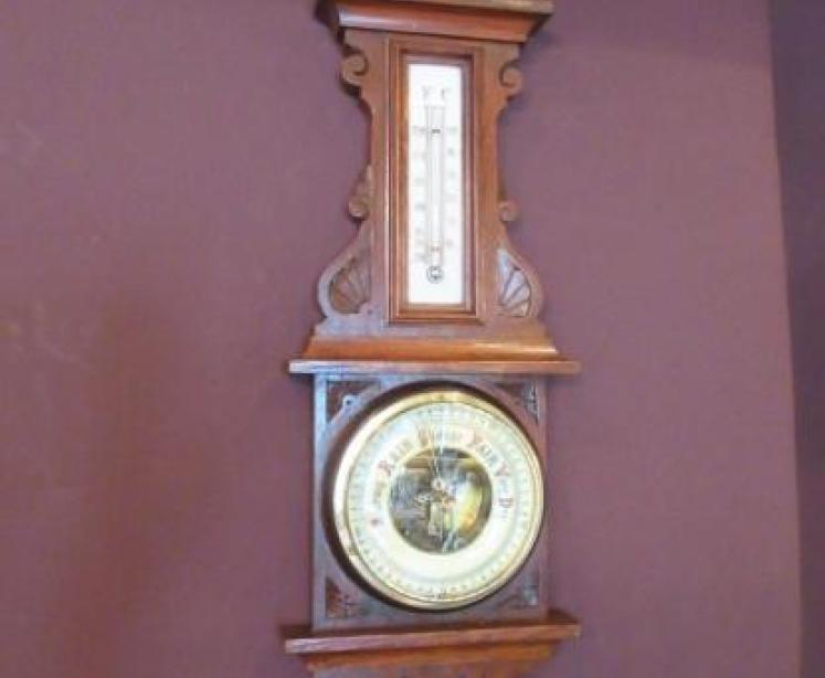 Small Victorian Polished Oak Banjo Barometer - Image 1