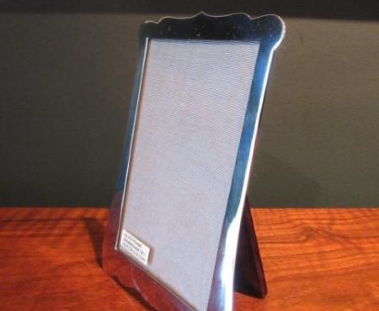 George V Period Silver Shaped Photo Frame - Image 6