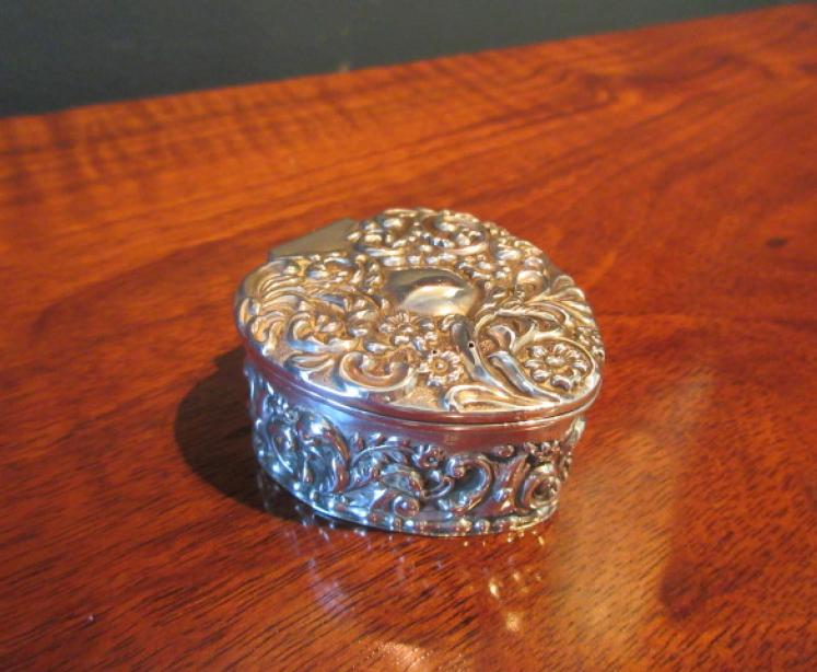 Edwardian Period Silver Heart Shaped Trinket Box - Image 7