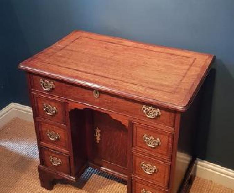 Rare Antique George II Oak Kneehole Desk - Image 3