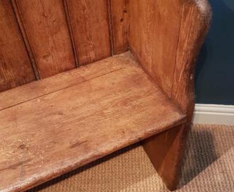 Antique George III Pitch Pine Settle - Image 4