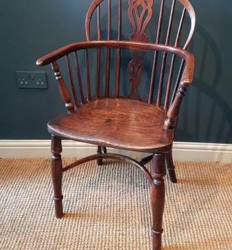 Early Victorian Yew Wood Low Back Windsor Chair