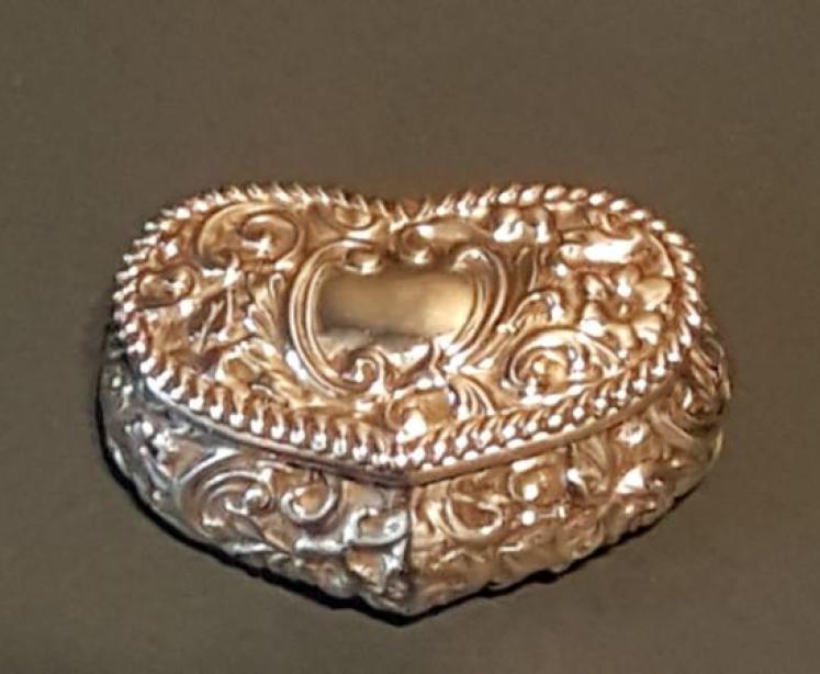 Victorian Silver Heart Shaped Pill Box - Image 5