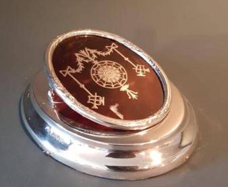 Superb Antique Silver and Tortoise Shell Desk Top Paper Clip - Image 2