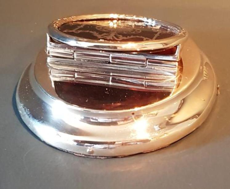 Superb Antique Silver and Tortoise Shell Desk Top Paper Clip - Image 3