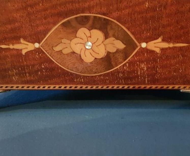 Fine Quality Edwardian Inlaid Mahogany Mantel Clock - Image 4