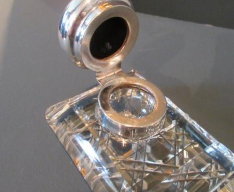 George V Period Solid Silver Pen & Ink Stand - Image 2