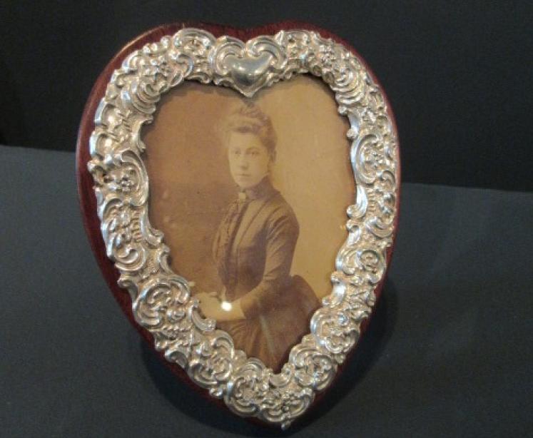 Antique Silver Heart Shaped Photo Frame - Image 1