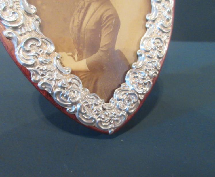 Antique Silver Heart Shaped Photo Frame - Image 3