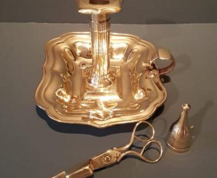 George III Brass Chamber Stick and Accessories - Image 5