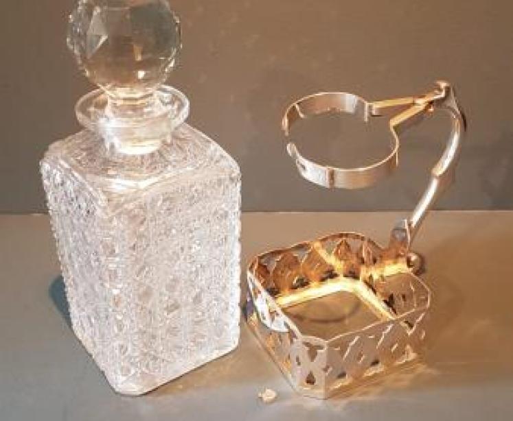 Cut Crystal Decanter in Silver Plated Pouring Mount  - Image 3