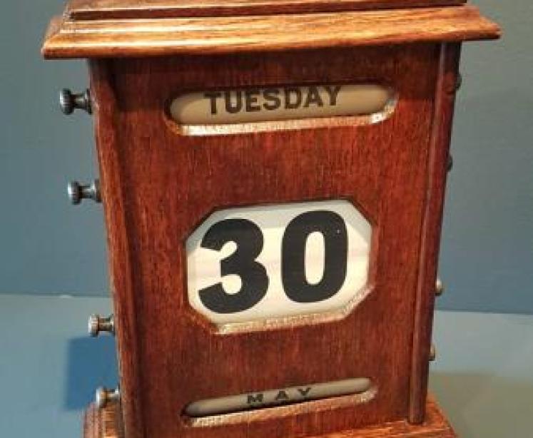 Victorian Oak Perpetual Desk Calendar - Image 1