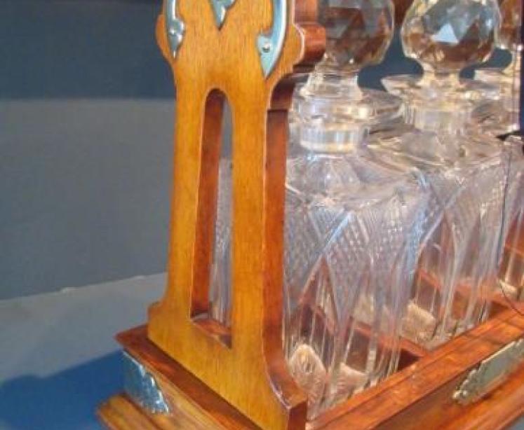 Superb Antique Polished Oak & Ebony Three Bottle Tantalus - Image 2