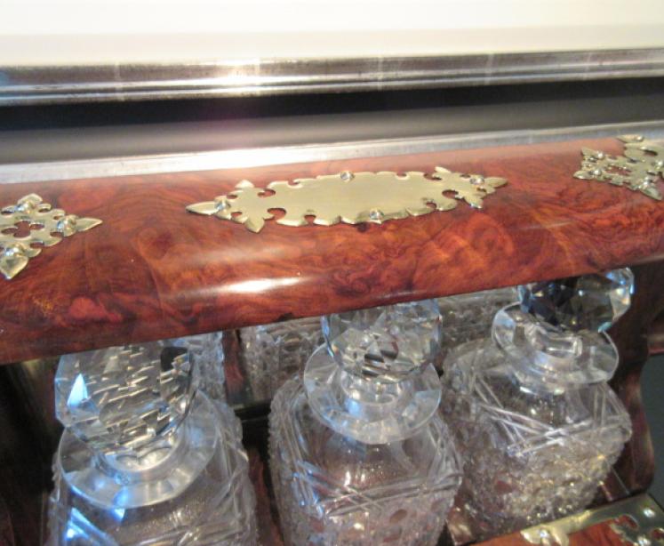 Stunning Antique Burr Walnut Tantalus & Games Box - Image 4