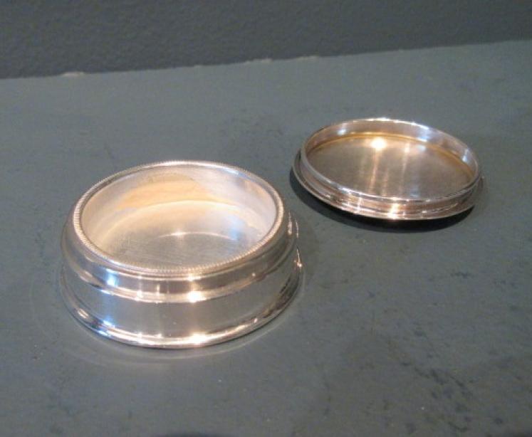 Immaculate George V Period Silver Domed Top Pill Box - Image 3