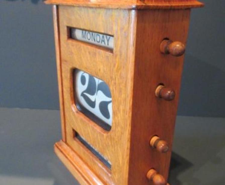 Large Victorian Solid Oak Perpetual Desk Calendar - Image 3