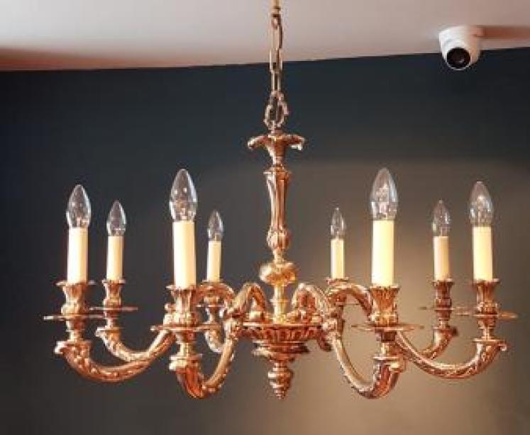 Quality Edwardian Cast Brass 8 Arm Chandelier  - Image 1
