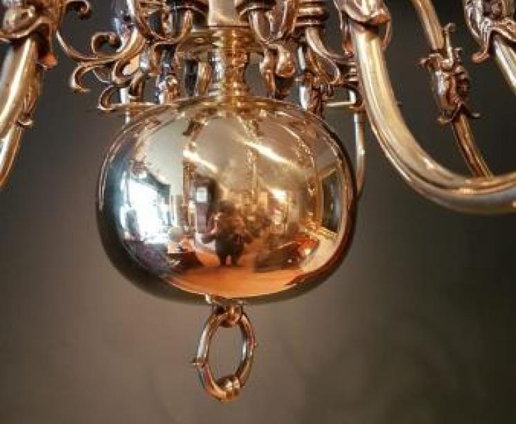 Quality Edwardian 8 Arm Polished Brass Chandelier - Image 6