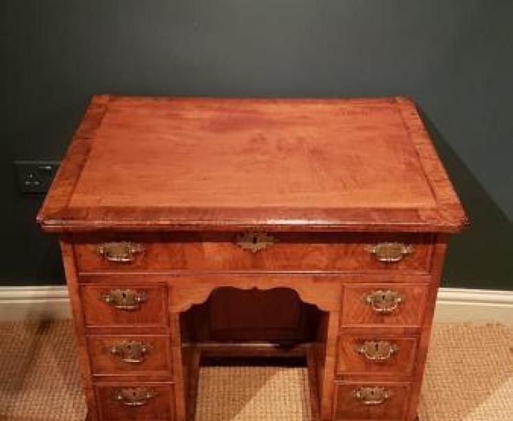 Original George I Walnut Kneehole Desk - Image 1