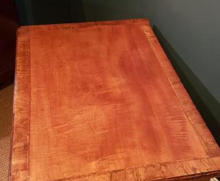 Original George I Walnut Kneehole Desk - Image 3