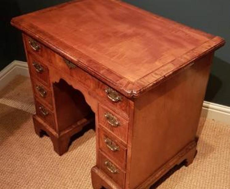 Original George I Walnut Kneehole Desk - Image 5