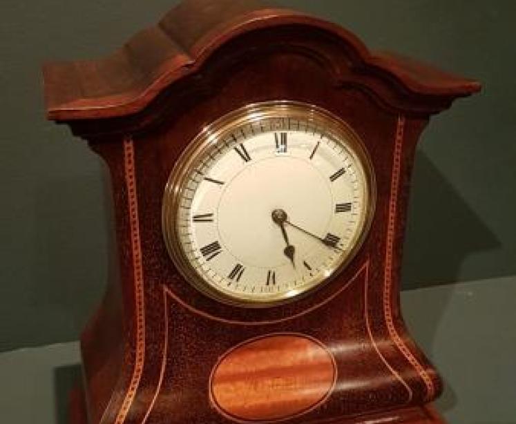 Quality Moulded Base Edwardian Mantle Clock  - Image 1