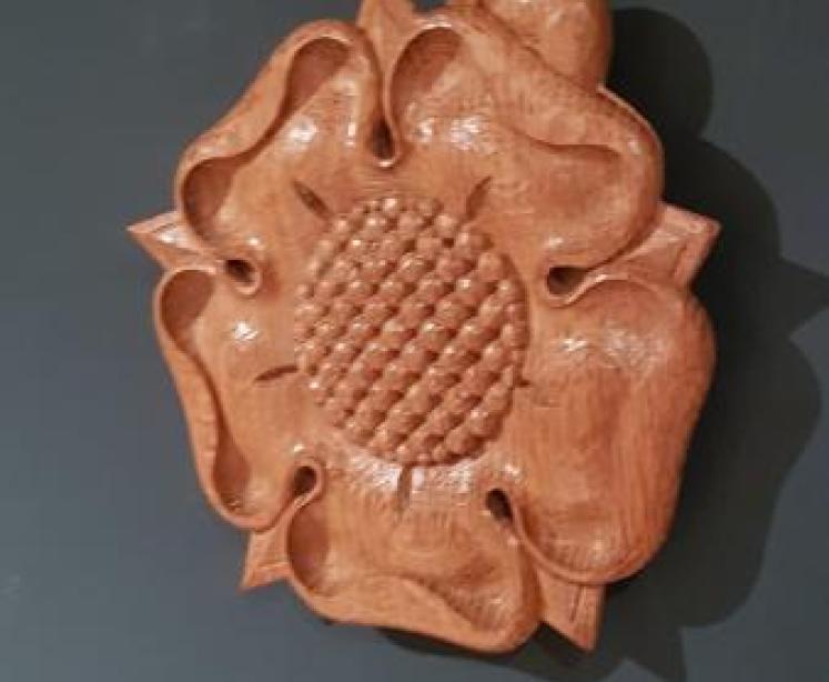 Thompson of Kilburn Yorkshire Rose Wall Plaque - Image 2