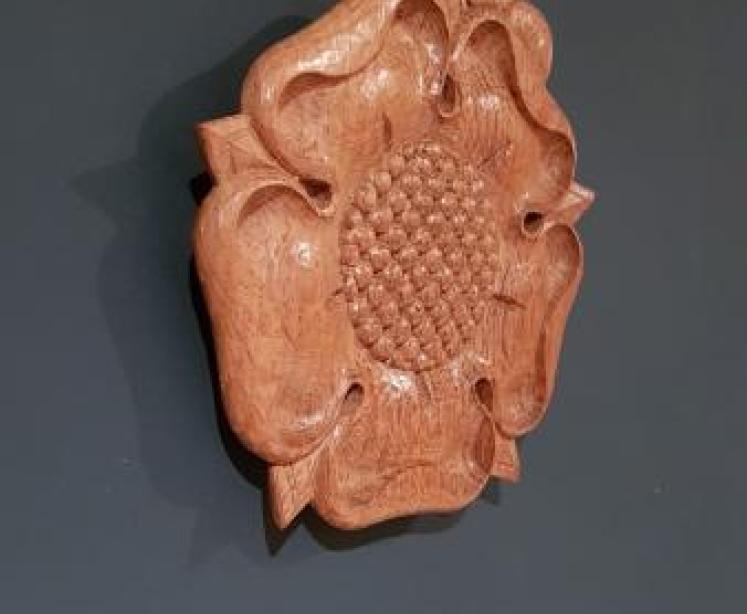 Thompson of Kilburn Yorkshire Rose Wall Plaque - Image 5