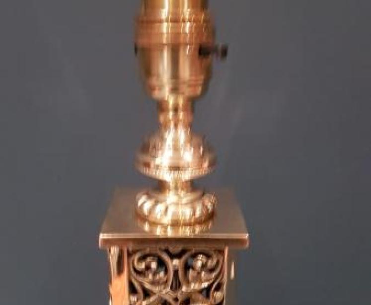 Impressive Late Victorian Cast Brass Table Lamp - Image 3