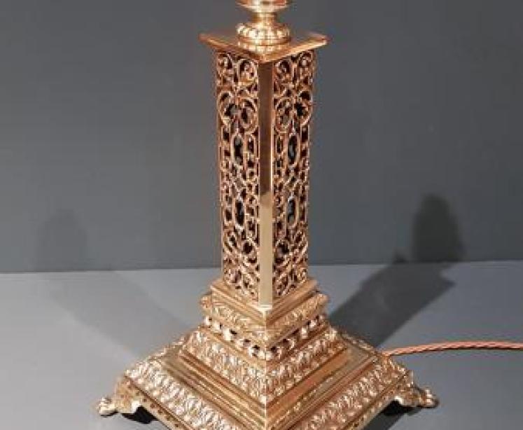 Impressive Late Victorian Cast Brass Table Lamp - Image 7