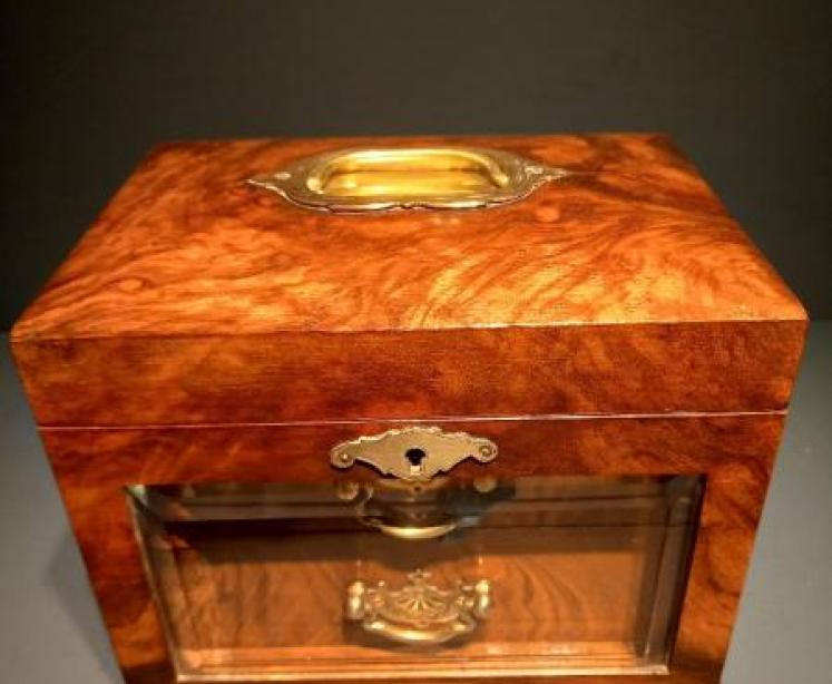 Mid Victorian Figured Walnut Jewellery Box - Image 4