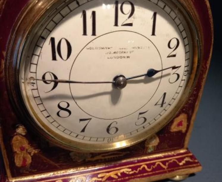 Small Antique Chinoiserie Maroon Mantel Clock - Image 2