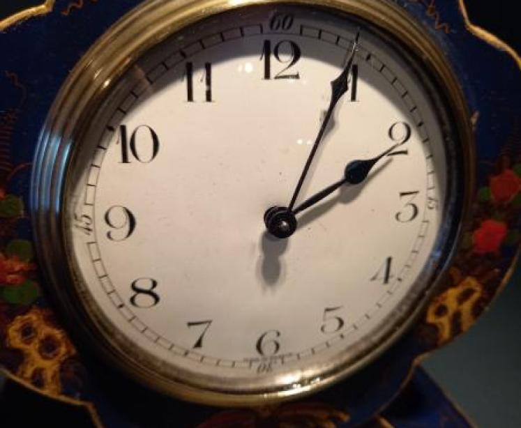 Antique Chinoiserie Petal Shaped Mantel Clock - Image 3