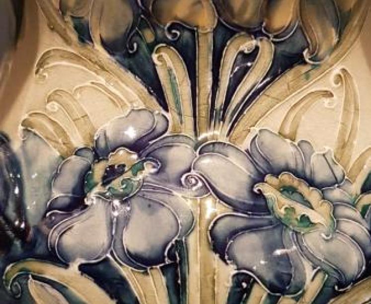 Rare Early Moorcroft Daffodil Pattern Four Handle Vase - Image 4