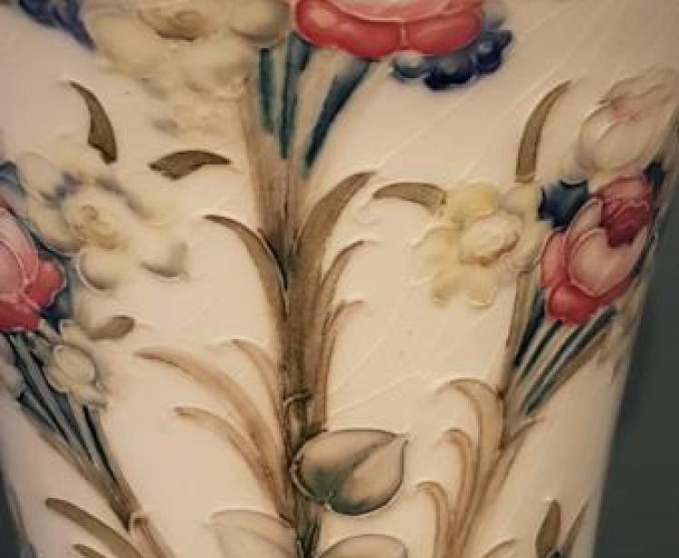 Early Moorcroft 'Forget Me Not' Floral Spray Vase - Image 6