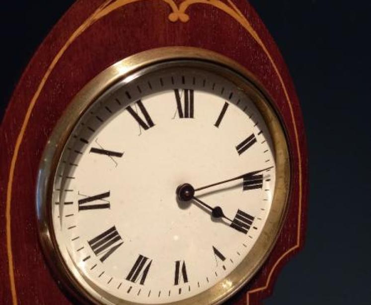 Edwardian Art Nouveau Style Fruitwood Inlaid Mantel Clock - Image 3