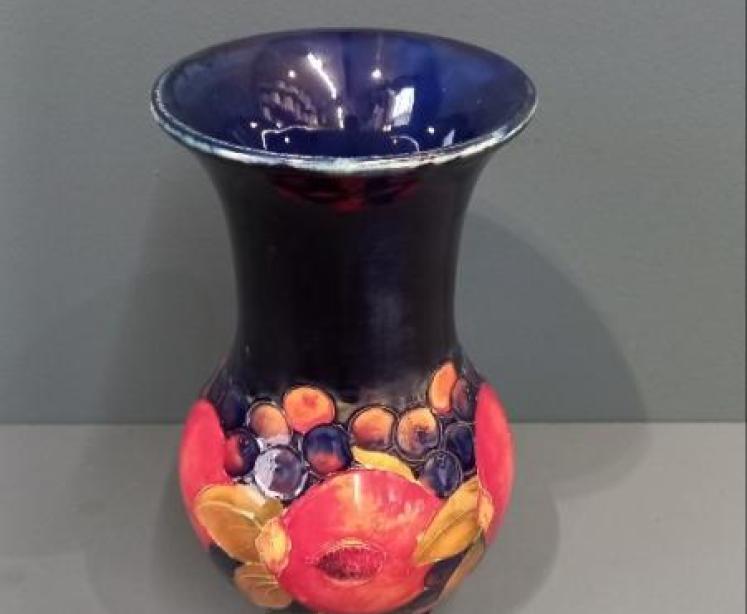 An Early Moorcroft 'Seeded Pomegranate' Vase - Image 4