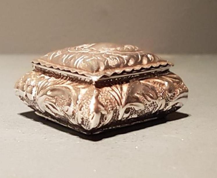 Victorian Silver Lozenge Shaped Box - Image 2