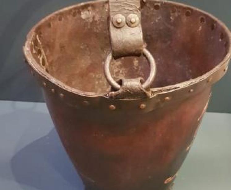 Superb Antique Leather Fire Bucket - Image 3