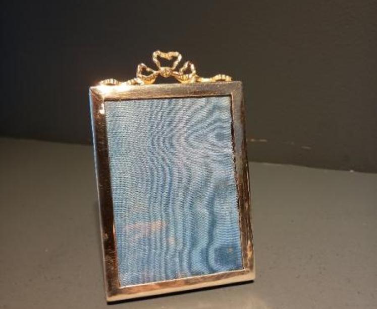 George V Period Silver Ribbon Top Photo Frame - Image 1