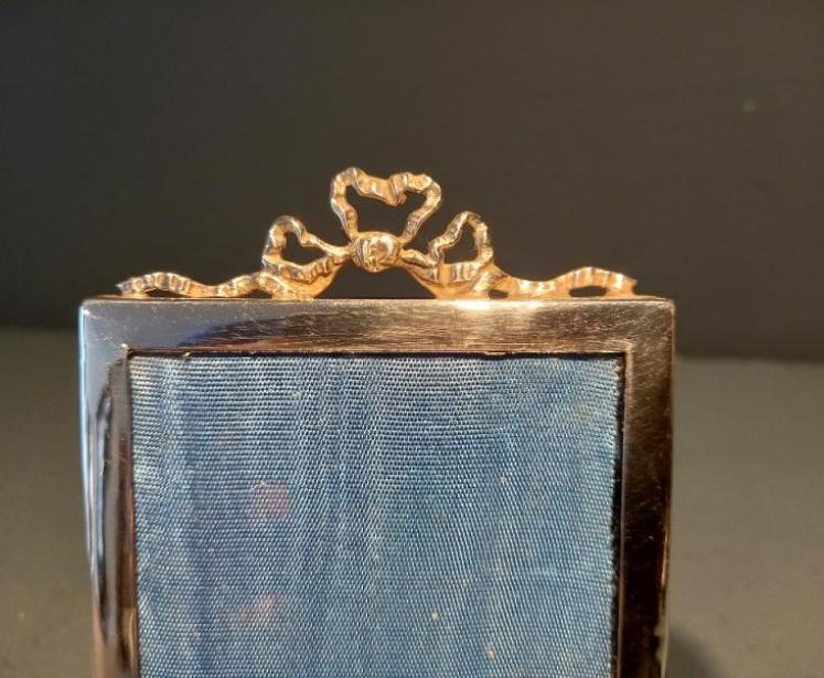 George V Period Silver Ribbon Top Photo Frame - Image 2