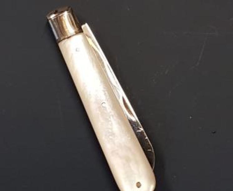 George V Silver and Mother of Pearl Pen Knife and Fruit Pick - Image 2